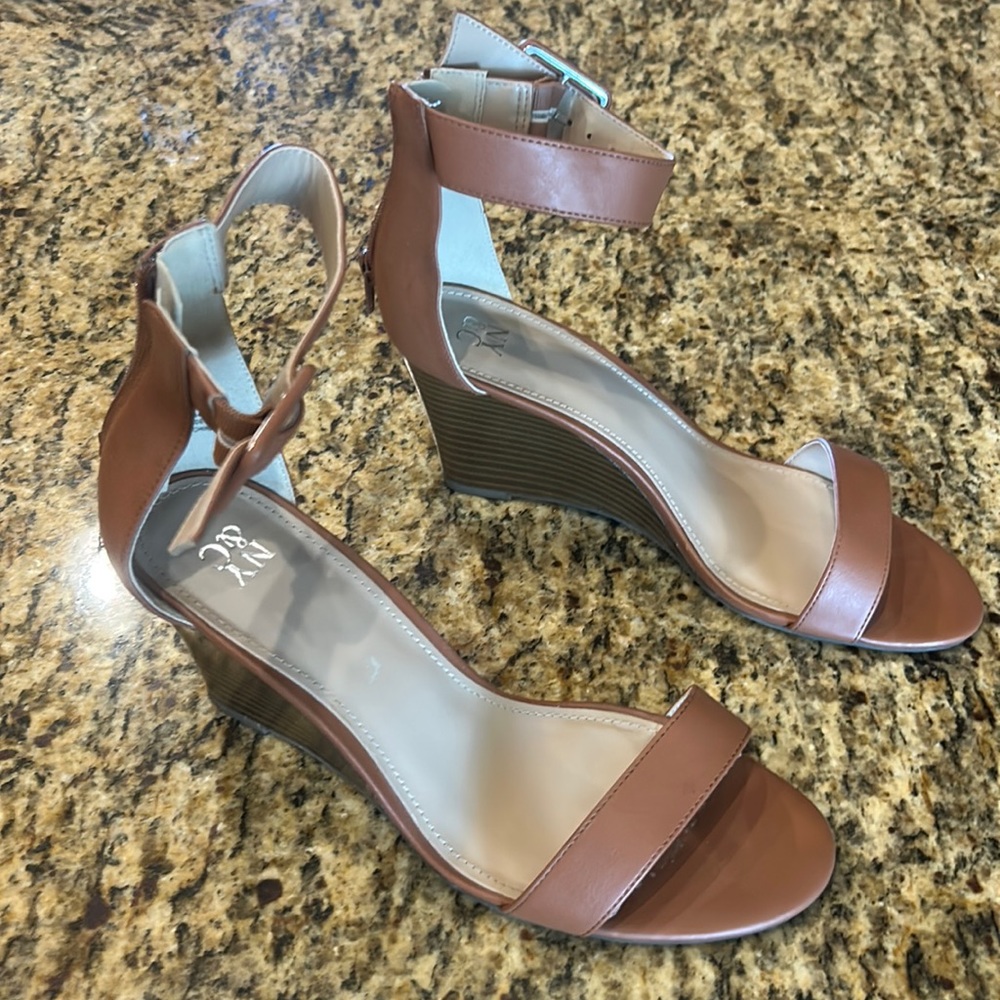 NY&Co open toe, wedge sandals, brown, size 10, new | offer in description